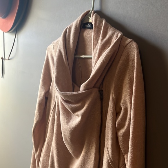 Gorgeous taupe/beige boho cardigan sweater/jacket with zip closure. - Picture 4 of 8